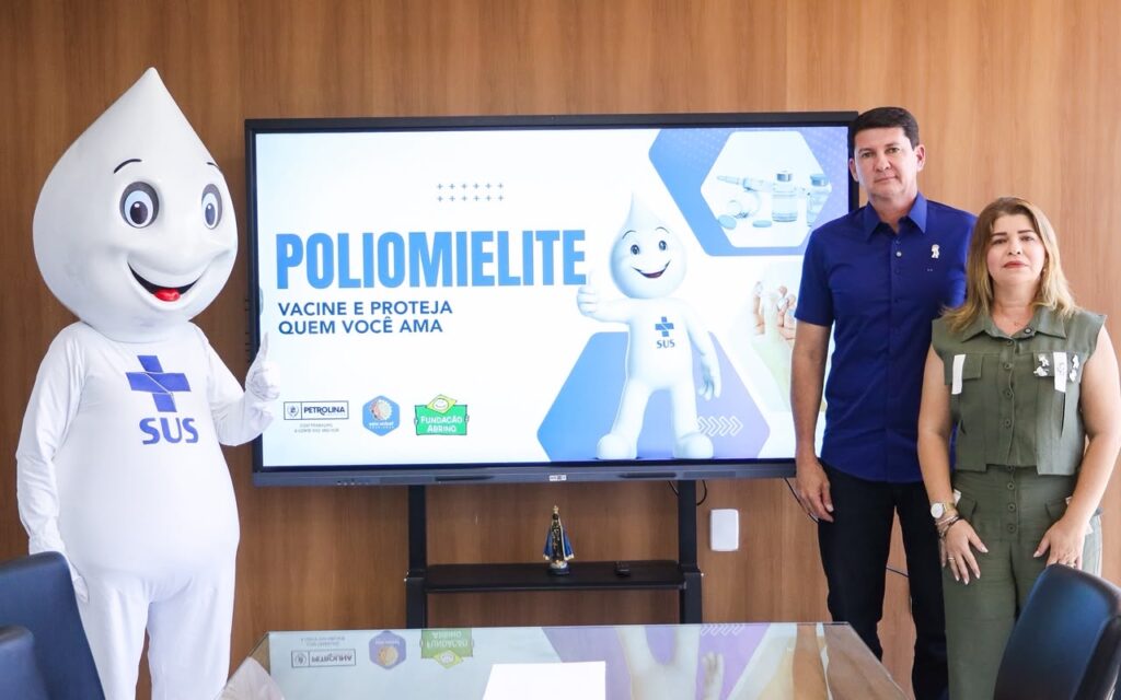 Prefeito Simão e primeira-dama Alinne Durando convocam pais para atualizar vacinação de crianças contra a poliomielite