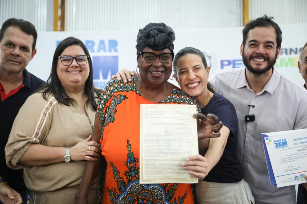 Governadora Raquel Lyra entrega PE-061, títulos de propriedade e novos investimentos durante agenda em Sirinhaém e Ribeirão