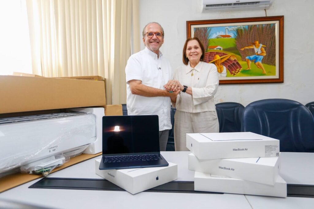 Senador Fernando Dueire entrega equipamentos à UFRPE e reforça apoio à educação