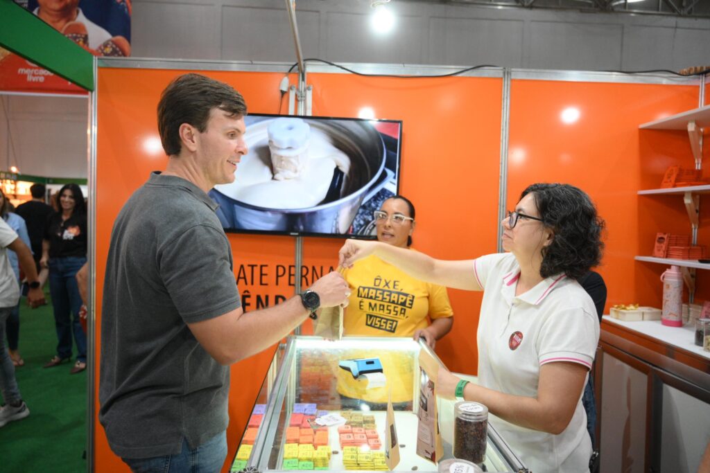 Miguel Coelho participa da abertura da Fenearte ao lado de Raquel Lyra e reforça o papel da economia criativa