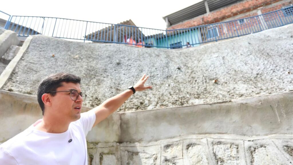 Victor Marques entrega obra de R$ 1,8 milhão para contenção de encosta na Várzea