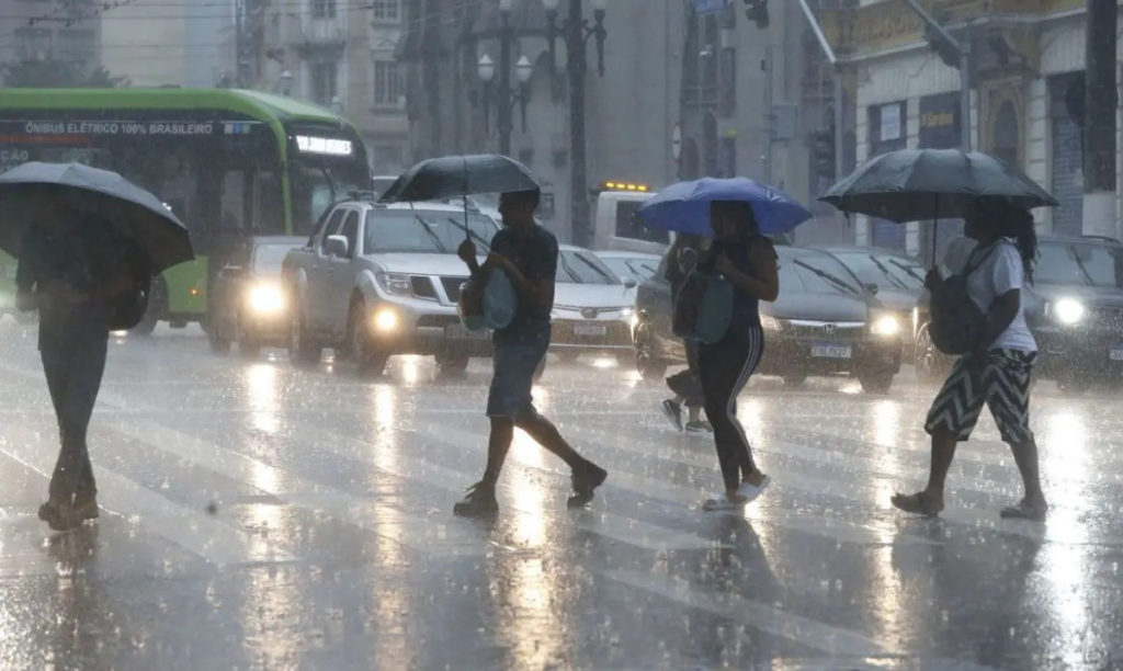 Feriado de Nossa Senhora do Carmo, no Recife, será marcado por chuva, prevê Apac