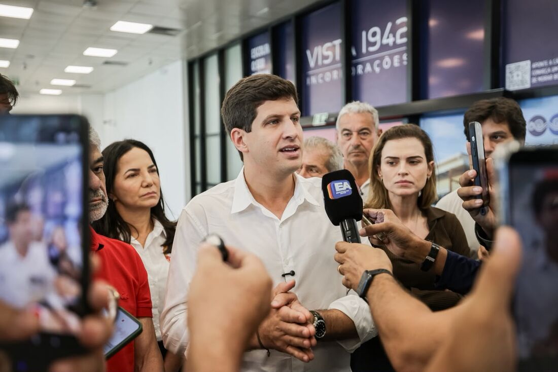 Coluna desta segunda-feira