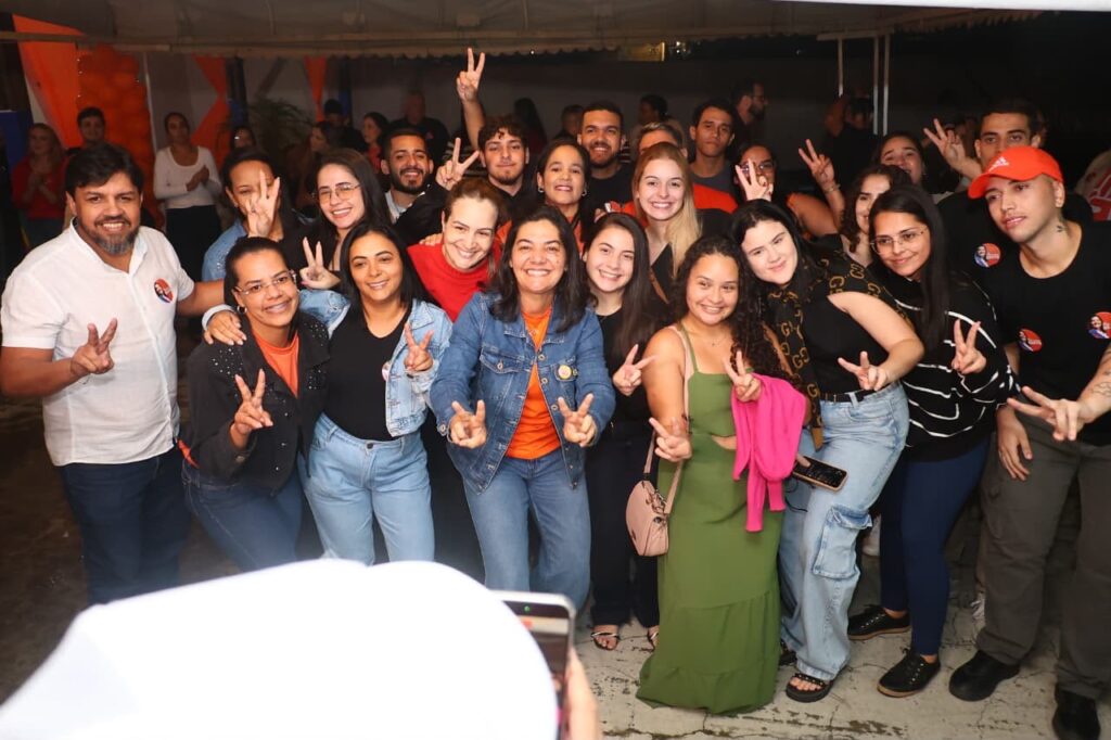 Viviane Facundes celebra aniversário em encontro surpresa com juventude de Gravatá e reafirma compromisso com jovens pernambucanos
