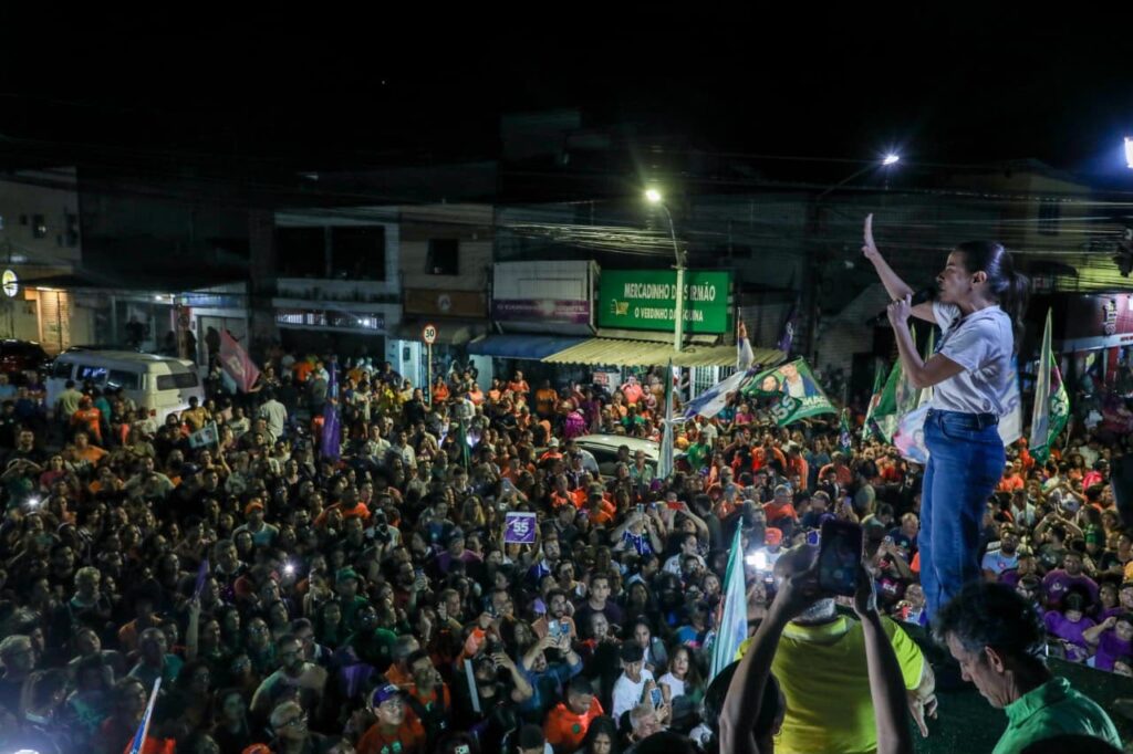 Durante caminhada 55 que lotou ruas de Olinda, Raquel garante requalificação do Alto da Sé e da feira do Rio Doce
