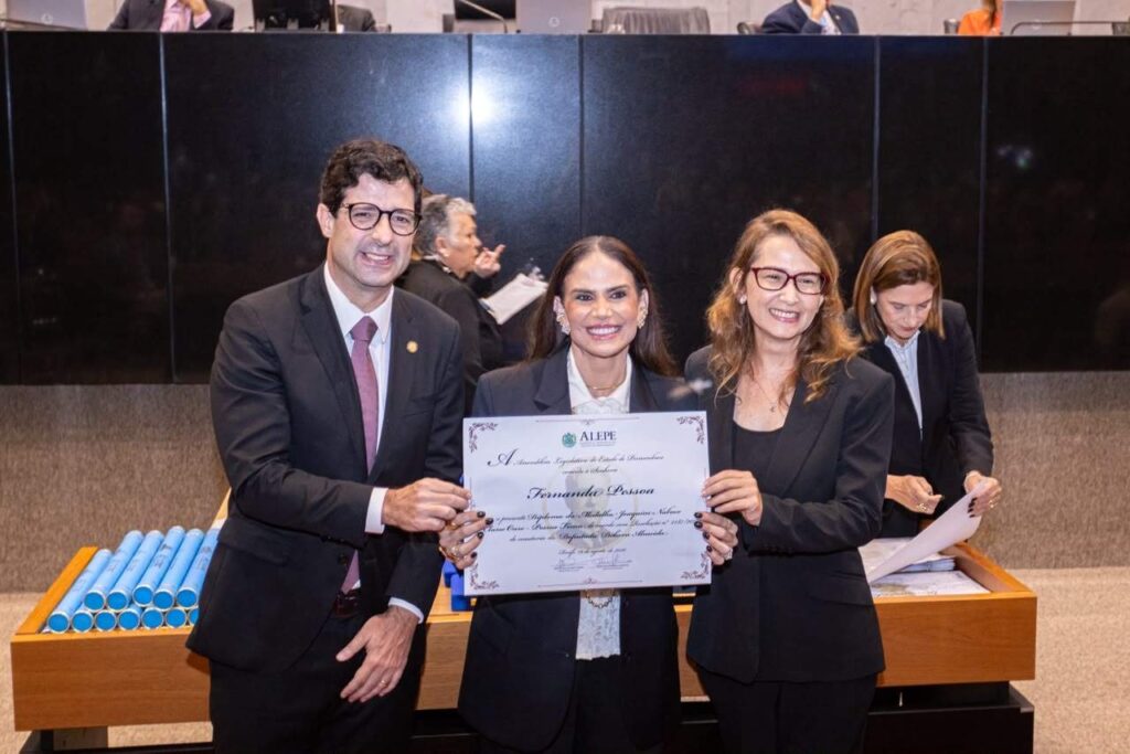Débora Almeida concede Medalha Joaquim Nabuco à professora Fernanda Pessoa e à empresária Luisa Saldanha na Alepe