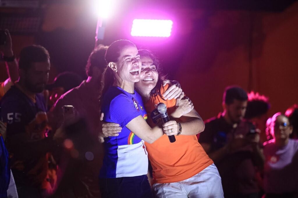 Viviane Facundes inaugura comitê ao lado da governadora Raquel Lyra em Gravatá e multidão marca presença