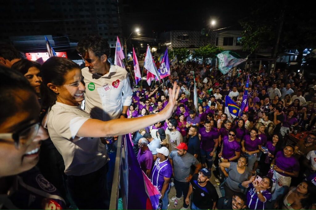 Em caminhada na Várzea, no Recife, Raquel reforça força das ruas: “A vontade que vem do povo vai ser manifestada”