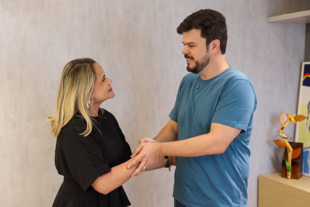 Fernando Filho amplia apoio no Agreste Meridional com adesão da prefeita de Palmeirina