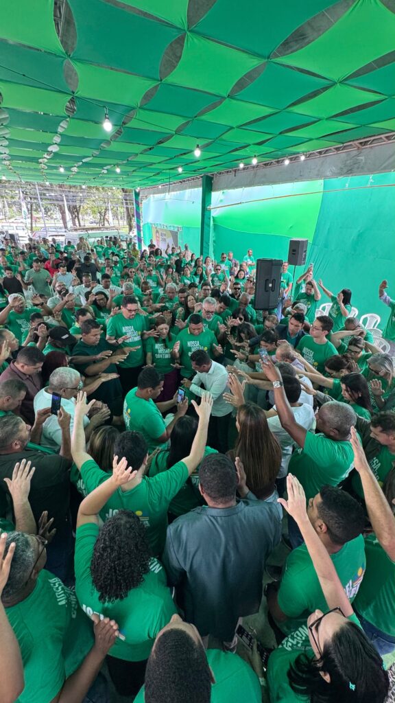 Joel da Harpa abre campanha cercado por histórias, amigos e uma trajetória de luta por Pernambuco