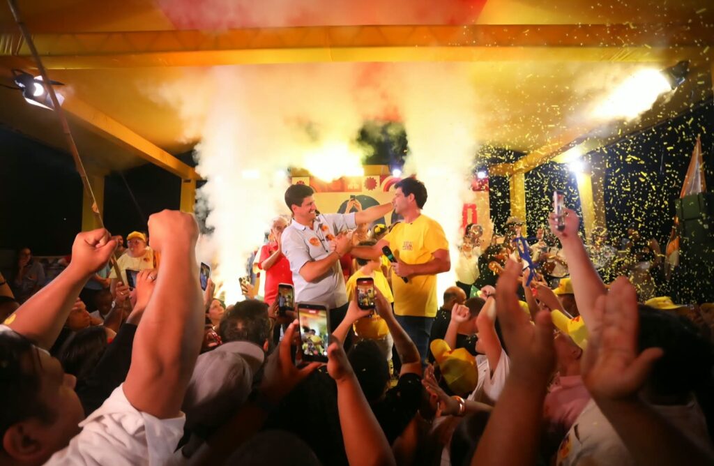 Rodrigo Farias mostra força política em inauguração de comitê no Recife