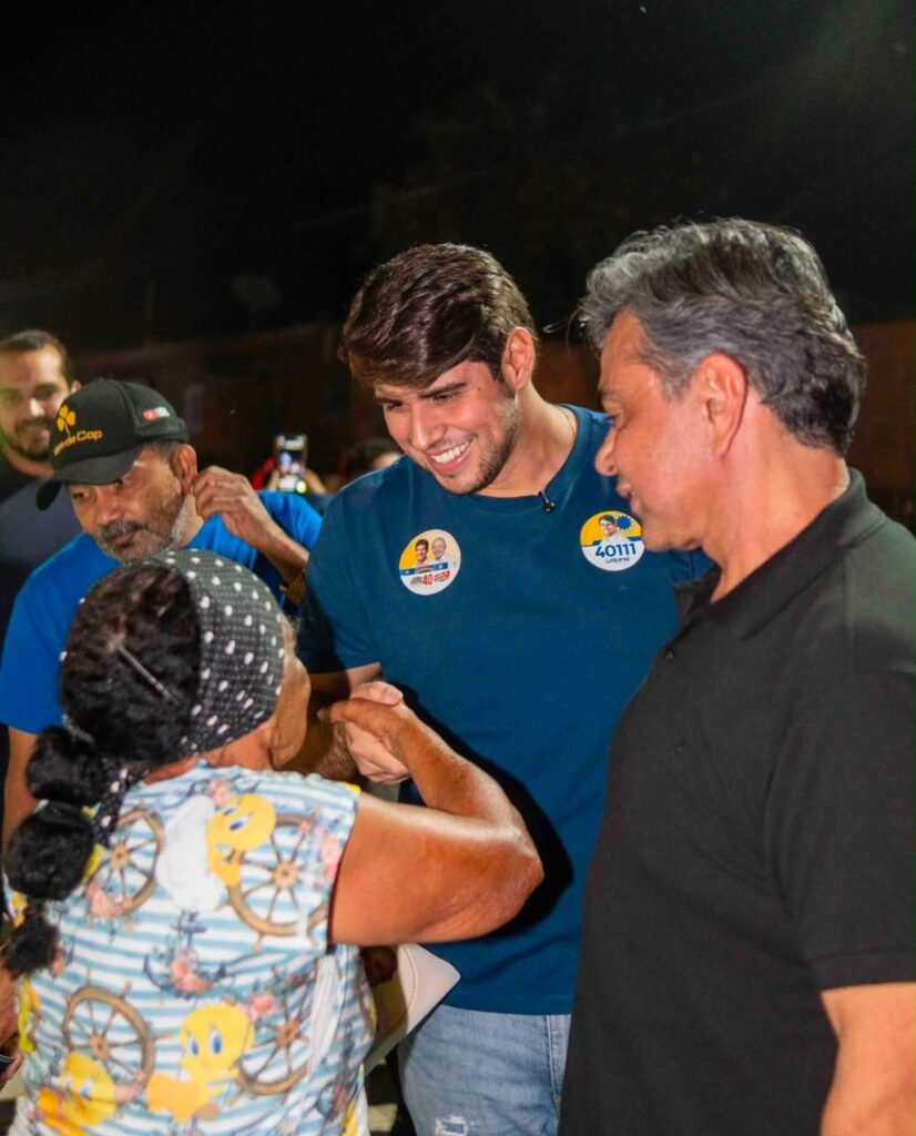 Bruno Marques realiza caminhada porta a porta na Quadra 2 de Petrolândia