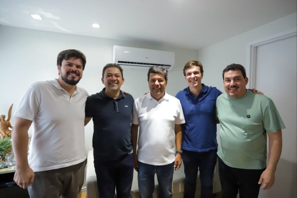 Prefeito de Araripina anuncia apoio a Mendonça Filho e fortalece candidatura no Sertão