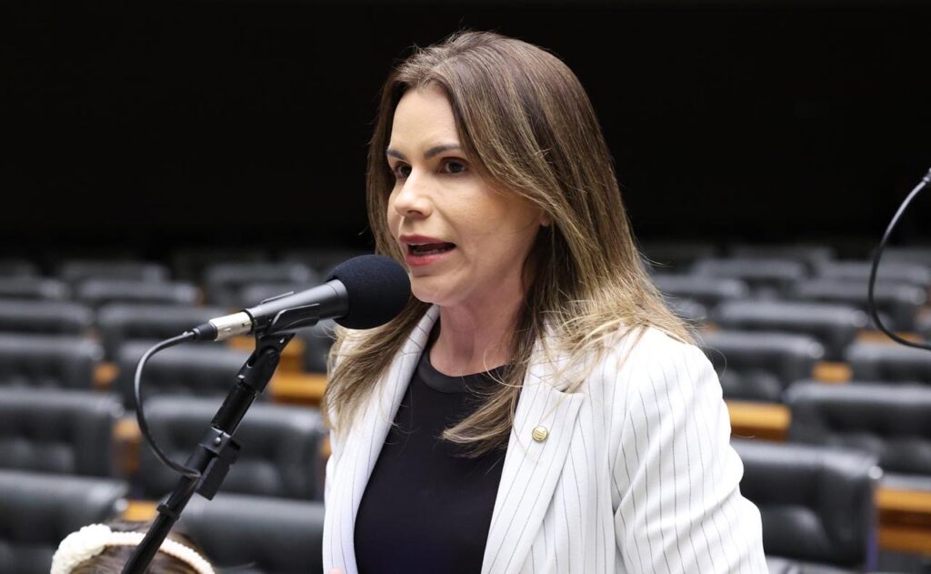 TRE-PE determina retirada de acusação falsa contra Clarissa Tércio