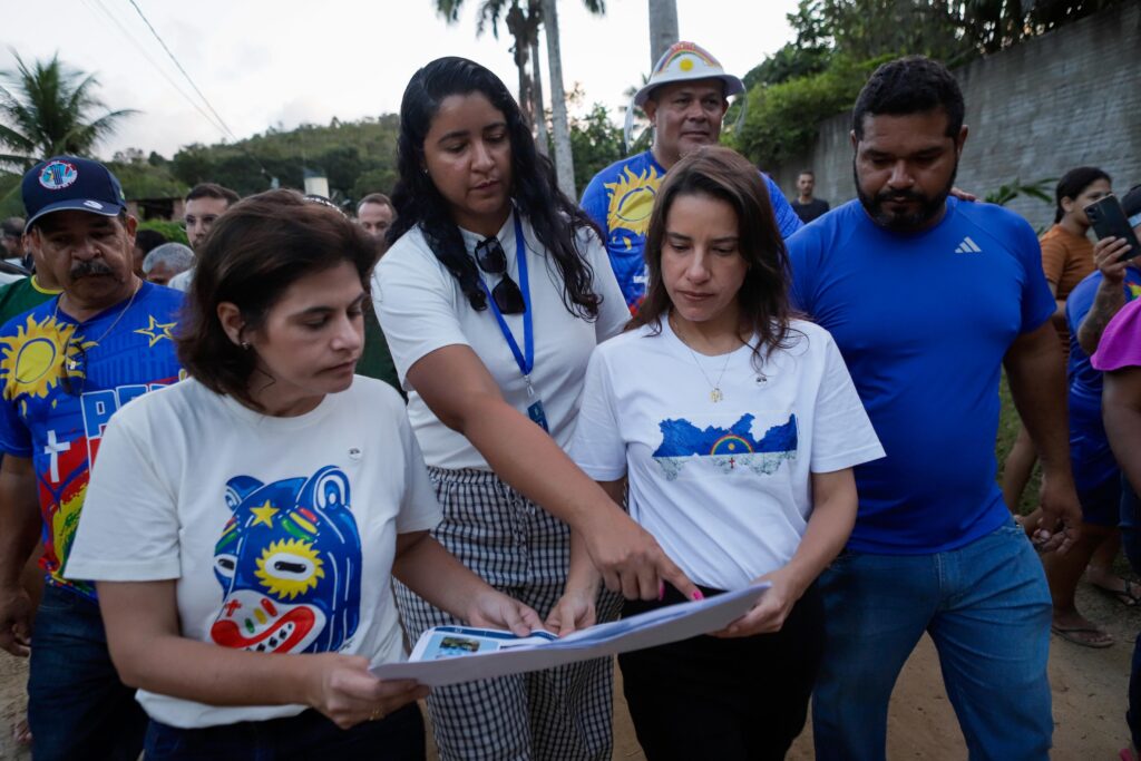 Na Zona Norte do Recife, Raquel vistoria obras que vão garantir mais dignidade e segurança às famílias