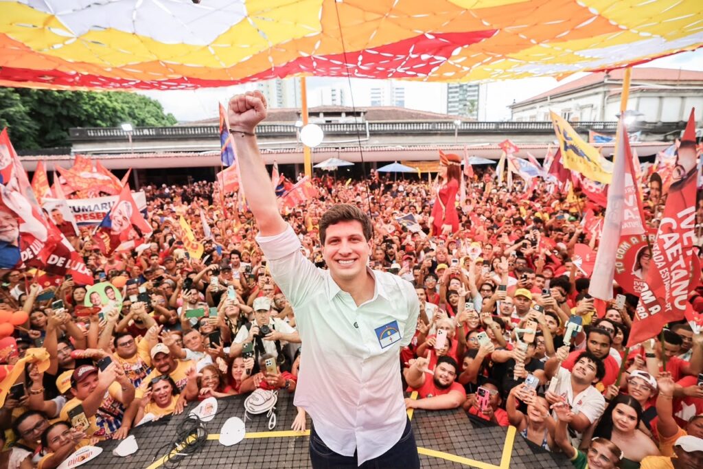 Vamos inaugurar um novo tempo”, afirma João Campos ao oficializar candidatura
