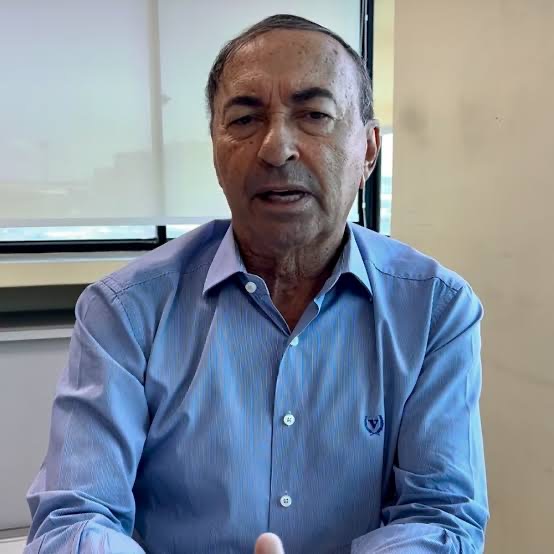 Vereador aponta falta de professores, bancas quebradas e fossa estourada em escola de São José da Coroa Grande e cobra gestão do prefeito Barbosa