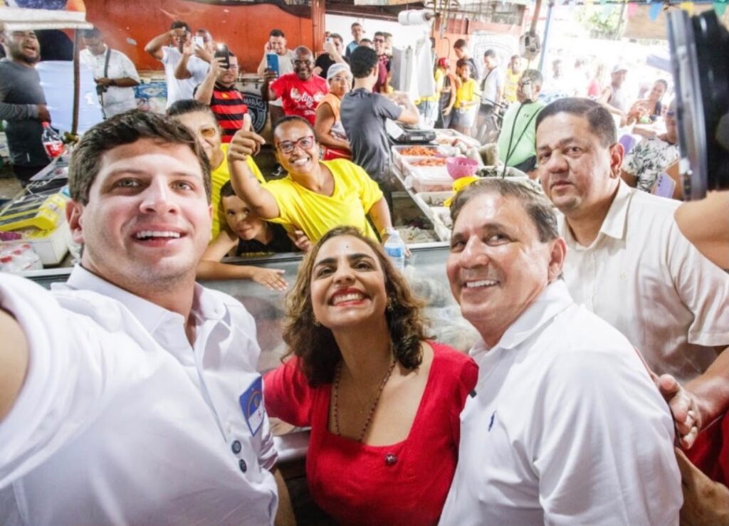 Saulo Holanda leva João Campos à Feira de Rio Doce e mobilização impressiona em Olinda