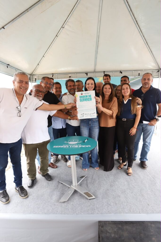 Márcia Conrado assina ordem de serviço para reforma da praça de Bernardo Vieira