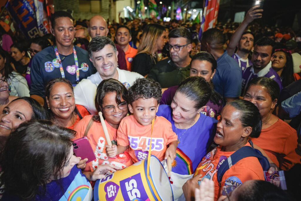 Em grande mobilização, Raquel Lyra e Eduardo da Fonte levam porta a porta às ruas de Igarassu