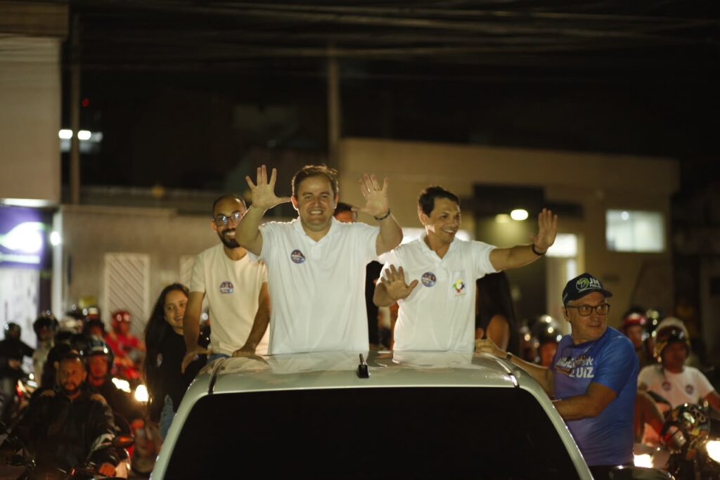 Centenas de veículos tomam as ruas de Caruaru em buzinaço de Anderson Luiz