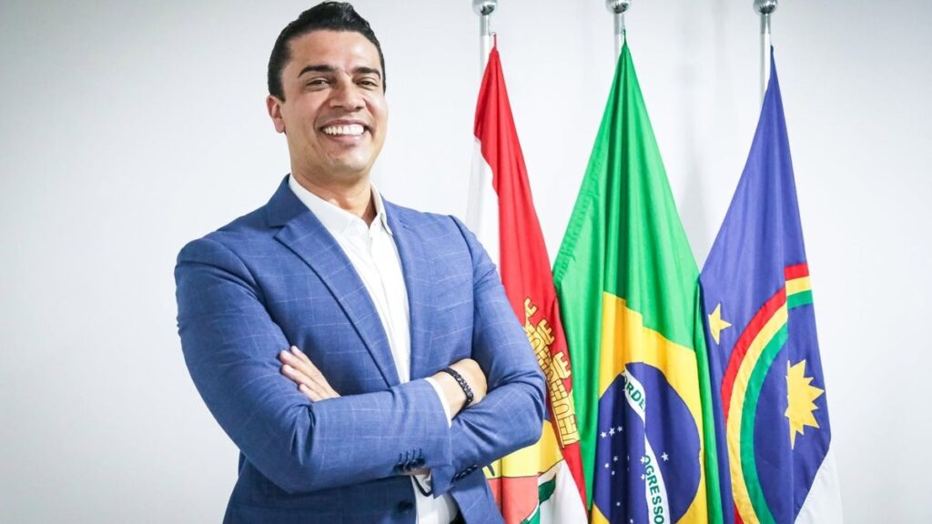 Rodrigo Pinheiro anuncia gratuidade de ônibus aos domingos em Caruaru