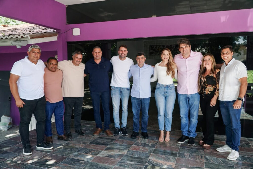 Em Carpina, Eduardo da Fonte consolida apoio dos Gouveias ao Senado ao lado da prefeita Eduarda, do deputado Gustavo Gouveia e do futuro deputado federal Marcelo Gouveia