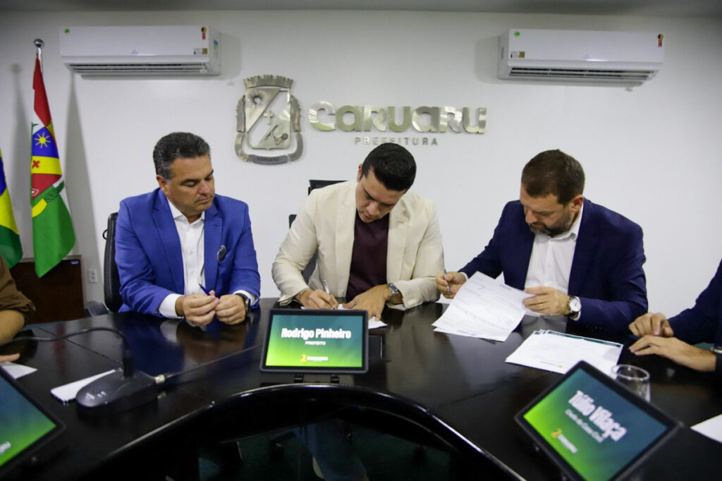 Prefeitura de Caruaru, em parceria com o Governo do Estado, assina ordem de serviço de obras que juntas somam R$ 100 milhões de reais em investimentos