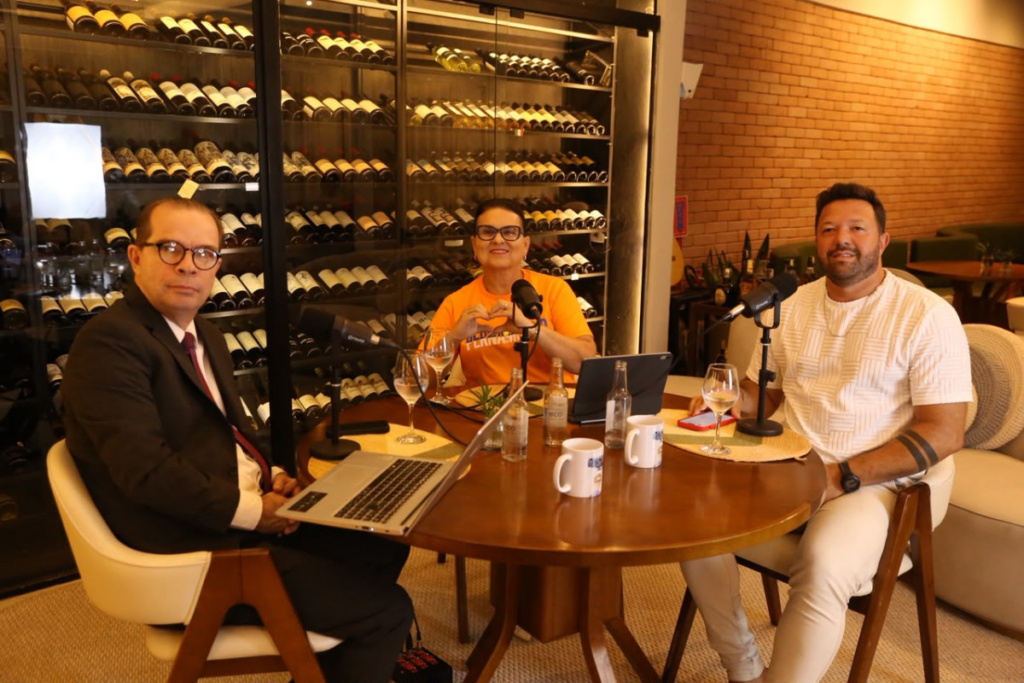Prefeita Elcione destaca conquistas em Igarassu durante entrevista ao podcast Papo Legal