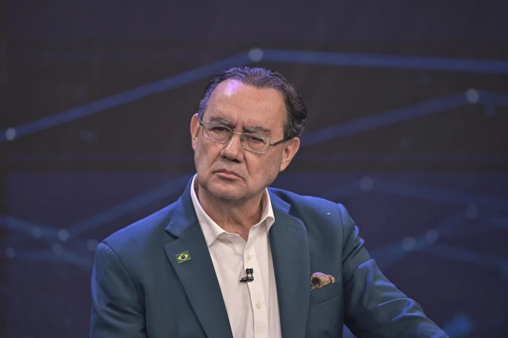 Adversários monitoram crescimento “incomum” de Cury nas redes