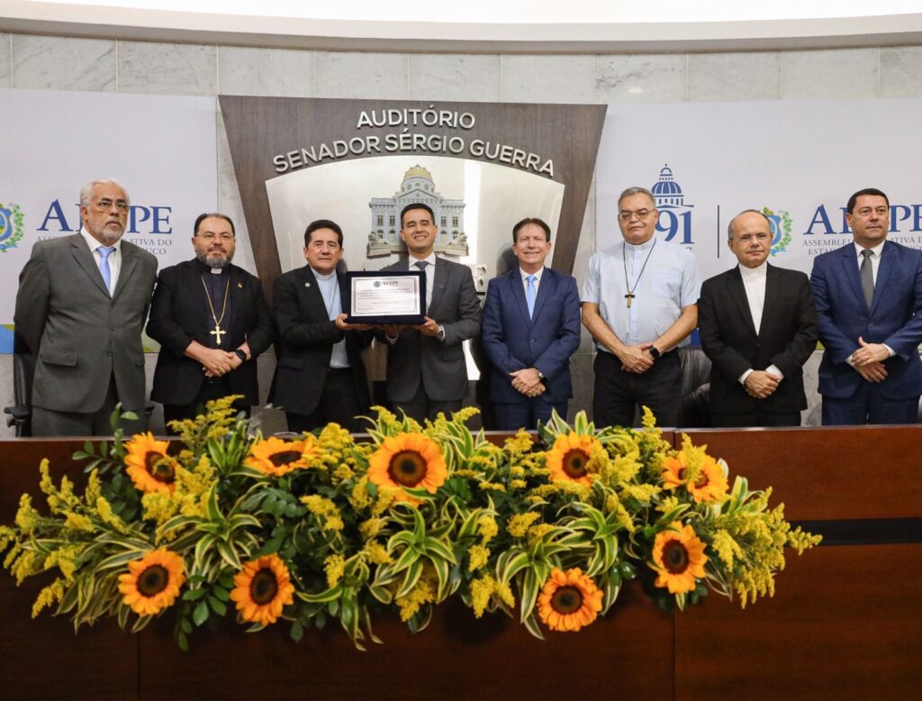 Joaquim Lira preside sessão solene na Alepe pelos 350 anos da Arquidiocese de Olinda e Recife