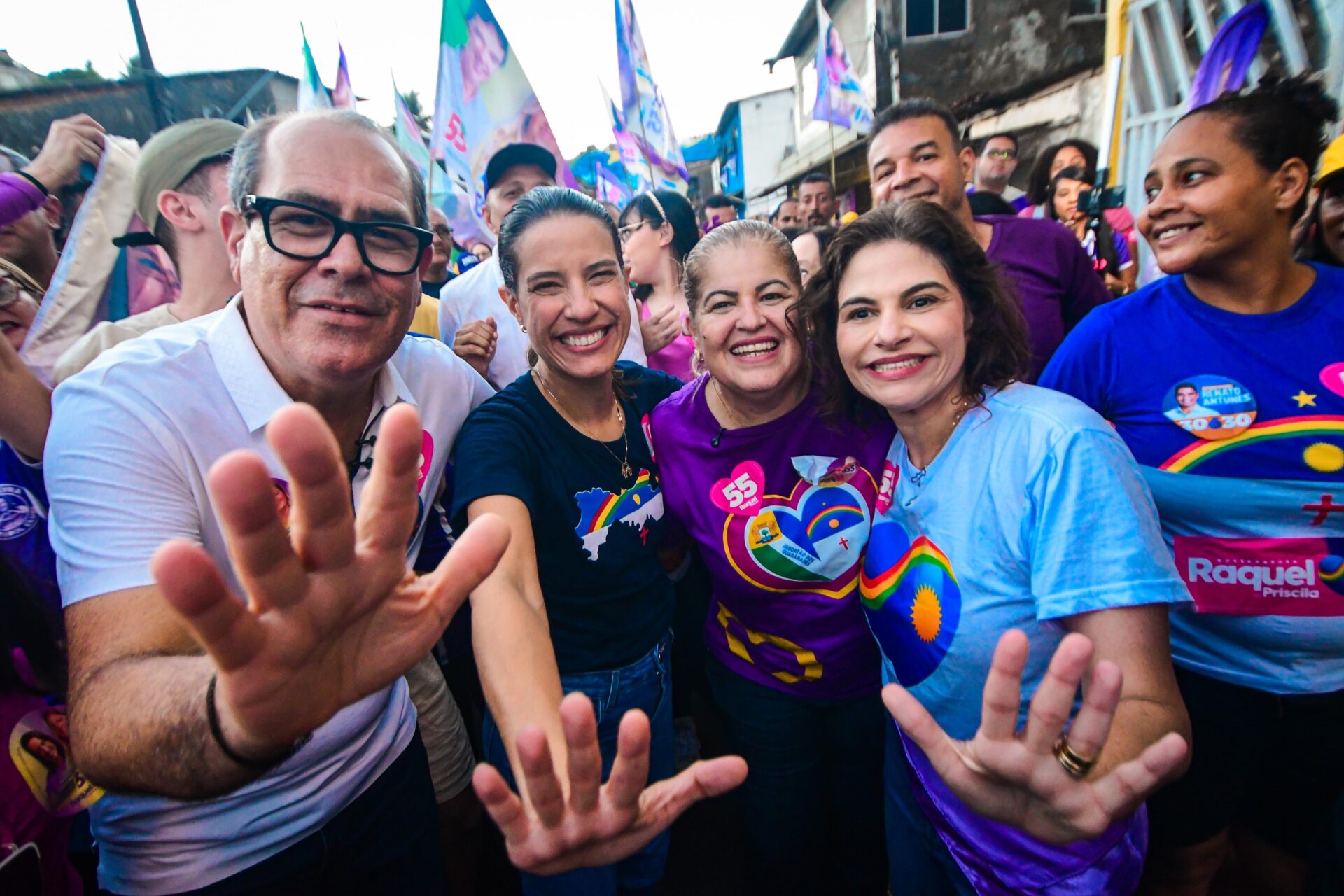 Raquel Lyra, Andréa e Mano Medeiros são recebidos com festa em Jardim Monte Verde