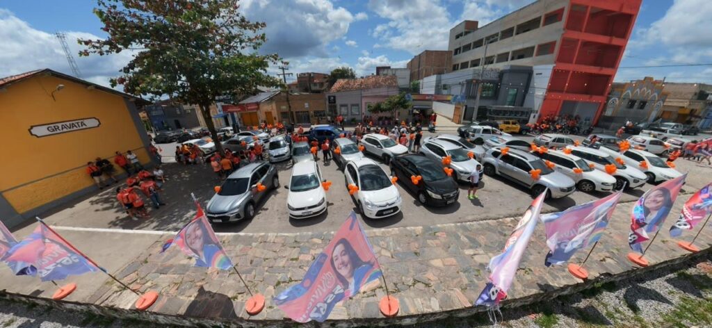 Adesivaço reúne apoiadores e marca manhã de mobilização em Gravatá em apoio a Viviane Facundes