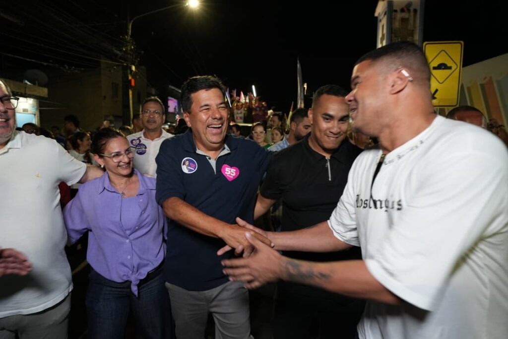 Mendonça se destaca em grande caminhada de Amanda Ramos, com Raquel ao percorrer evento no chão, ao lado do povo