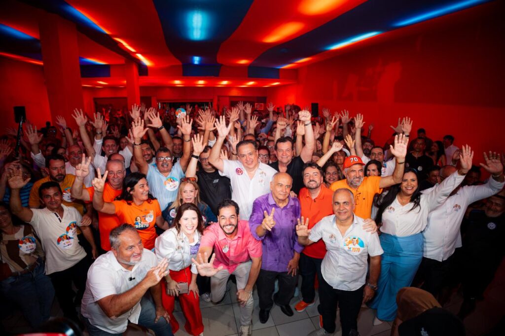 Sebastião e Waldemar Oliveira inauguram comitê com presença de Túlio Gadelha e lideranças políticas
