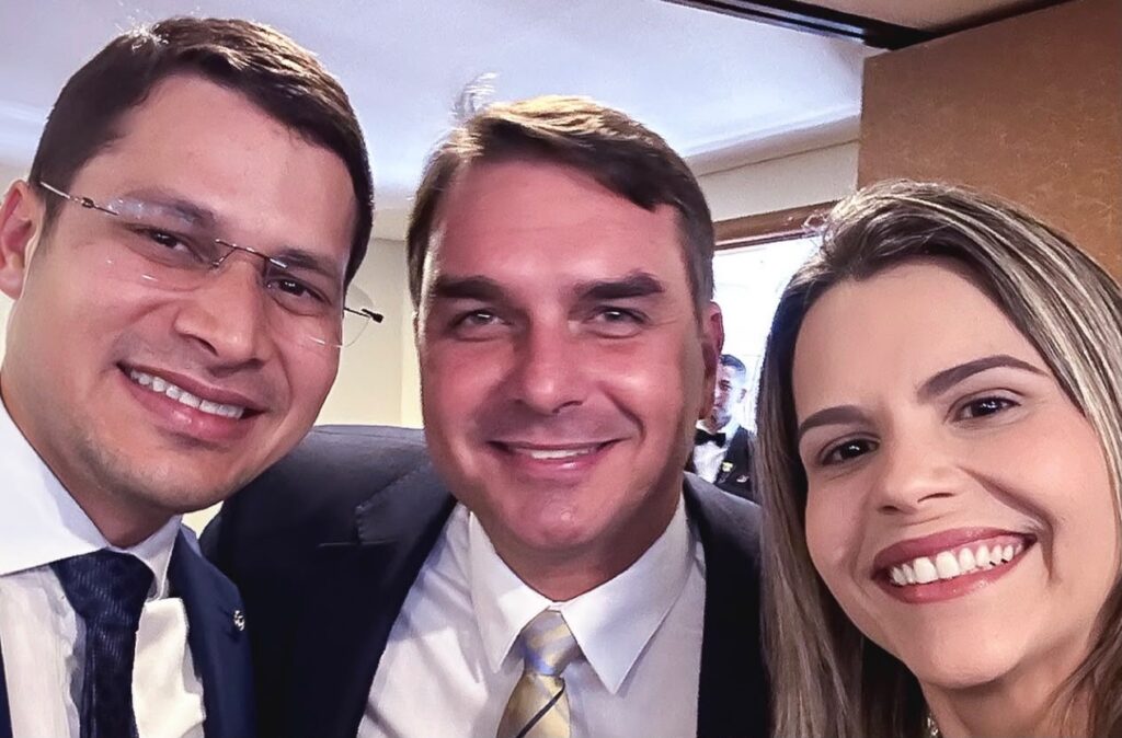 Clarissa Tércio e Pastor Júnior Tércio convocam apoiadores para receber Flávio Bolsonaro no Recife