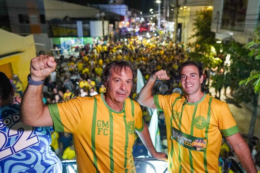 Esquenta Flávio em Santa Cruz do Capibaribe arrasta bolsonaristas pelas ruas da cidade