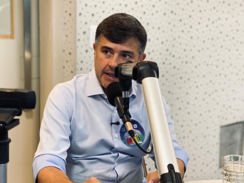 Eduardo da Fonte abre sabatinas na Rádio Maranata e defende fim da escala 6×1 e descentralização da saúde