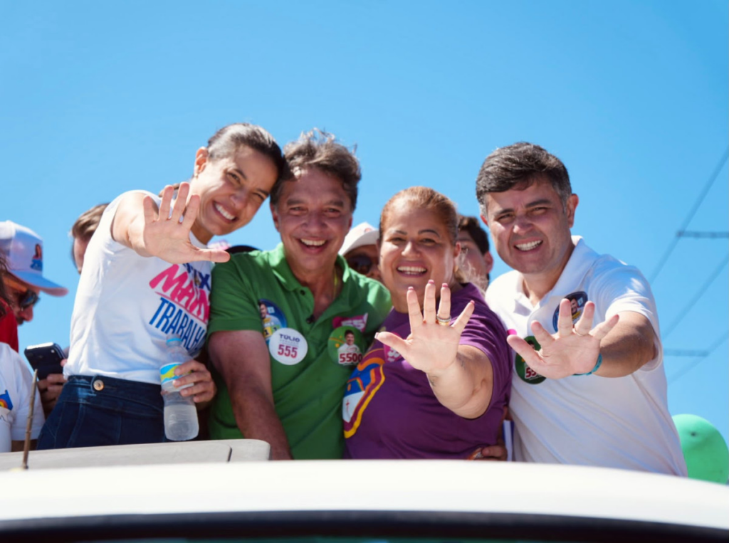 Ao lado de Raquel Lyra e Guilherme Uchoa Junior, Andréa Medeiros participa de carreata no Litoral Norte