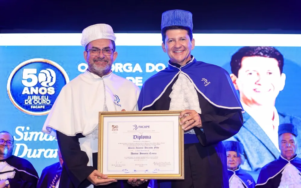 Prefeito Simão Durando é homenageado com título de Doutor Honoris Causa pela Facape