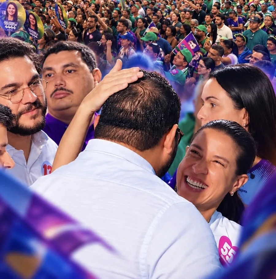 O município de Orobó recebeu, no último domingo (27), uma grande mobilização política com as presenças de Fellype Martins, da governadora Raquel Lyra e de Juliana de Chaparral. A passeata percorreu as principais ruas da cidade e reuniu uma multidão de apoiadores.  A presença de Raquel Lyra deu dimensão estadual ao ato, reunindo a governadora a lideranças políticas da região e ampliando a visibilidade da mobilização no Agreste. Durante o percurso, Raquel esteve em contato direto com a população e acompanhou Fellype Martins e Juliana de Chaparral em meio ao público.  A movimentação também evidenciou a articulação entre lideranças estaduais e locais em Orobó. Ao longo do trajeto, moradores acompanharam a comitiva pelas ruas, formando uma grande passeata.  O ato integra a agenda política realizada na região nesta reta final de campanha, com atividades voltadas ao contato direto com a população.
