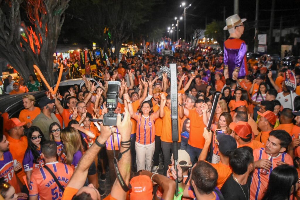 Viviane Facundes tem sábado marcado por diálogo e caminhada pelas ruas de Gravatá