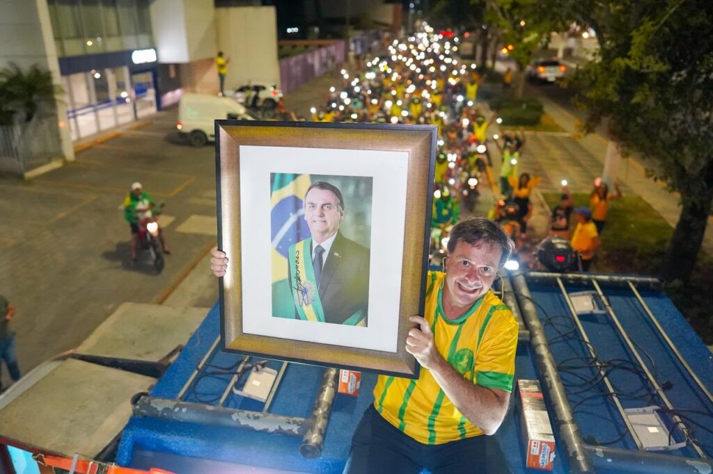 A cidade que Lula nasceu lota a carreata da Direita