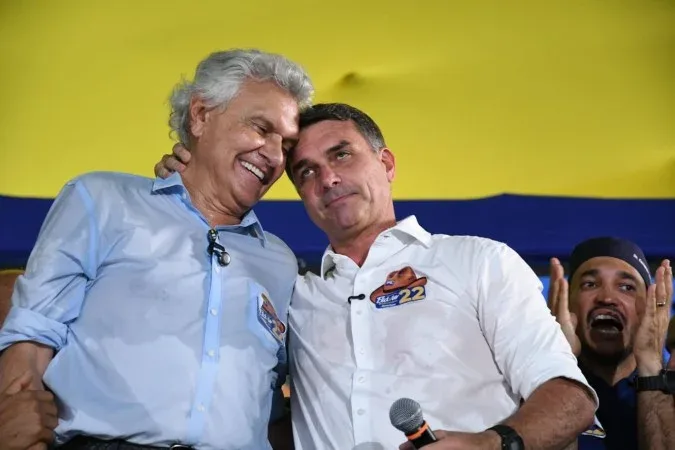 Flávio diz que usará maioria no Congresso para mudar Constituição