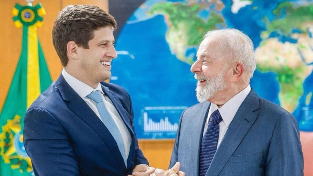 João Campos participa de reunião da campanha de Lula e se diz animado para virada