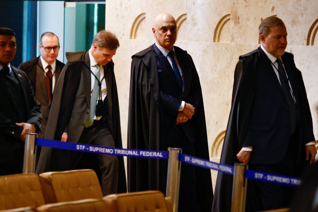 Ala do STF quer diálogo em meio à ameaça de impeachment