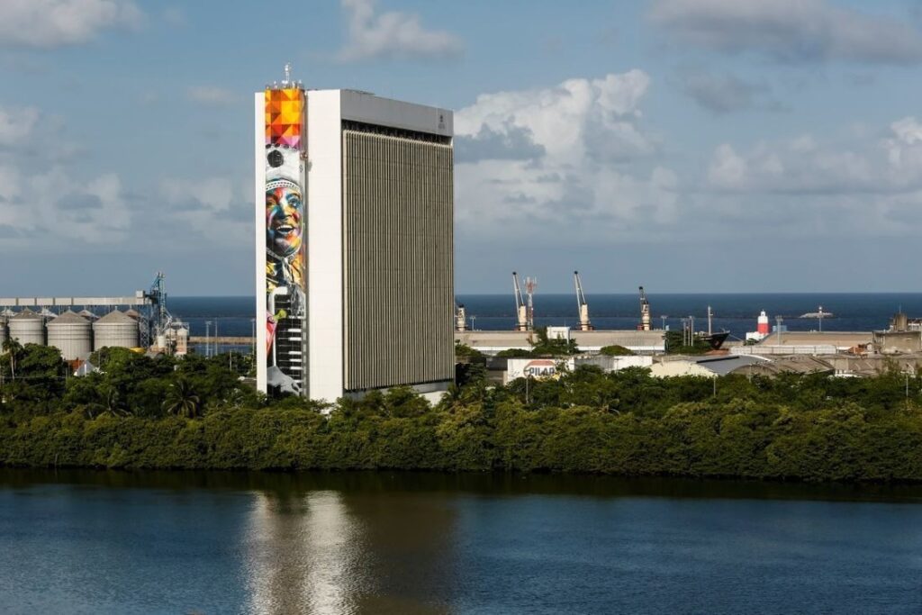 Recife abre seleção simplificada com 60 vagas temporárias para professor; salário é de R$ 6.939