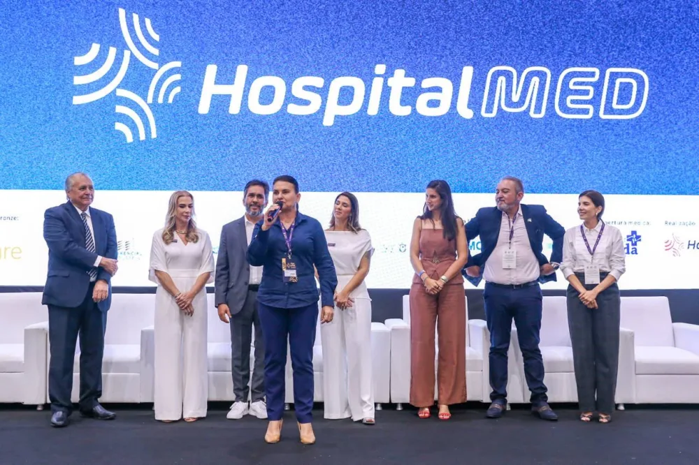 Prefeita Elcione Ramos representa a Amupe na abertura da Hospital Med