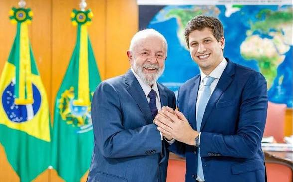 Coluna desta segunda-feira