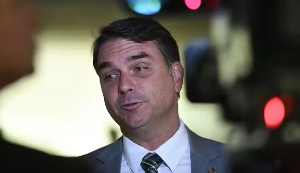 Proposta de Flávio Bolsonaro pode interromper 286 processos de demarcação indígena